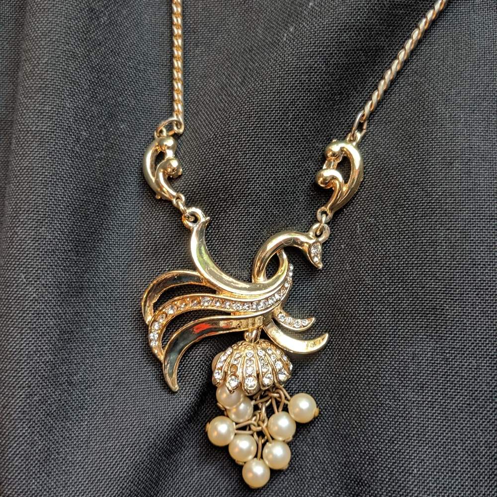 Vintage Gold Necklace Costume Jewelry